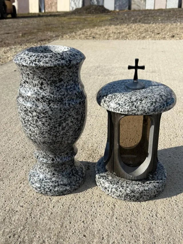 MARMURA GRANIT set vaza si felinar monument funerar