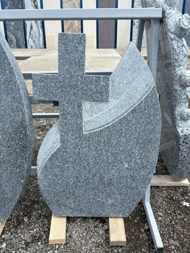 MARMURA GRANIT GN11 cruce funerară granit negru cu postament