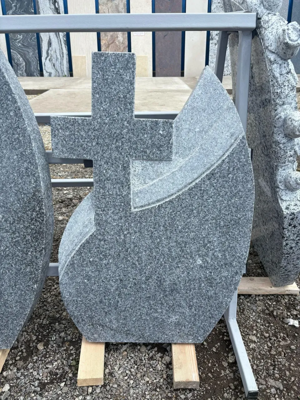 MARMURA GRANIT GN11 cruce funerară granit negru cu postament
