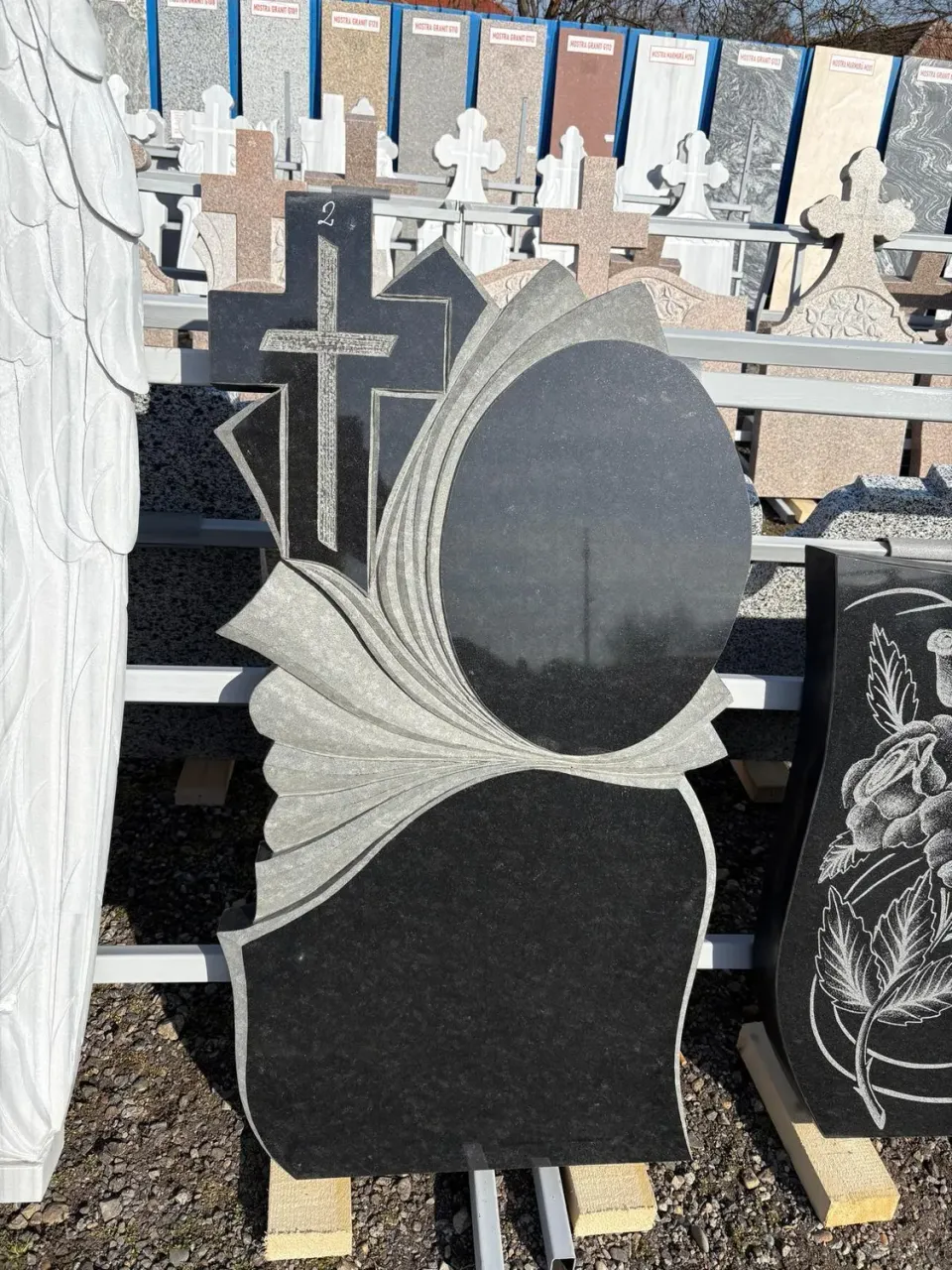 MARMURA GRANIT GN4 cruce funerară granit negru cu vaze