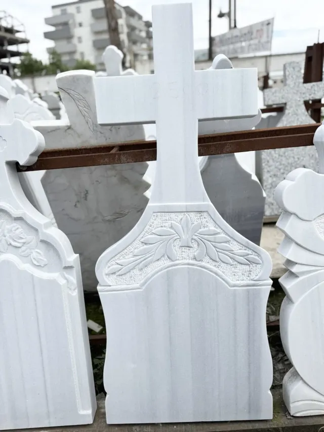 eMonumente EM 025 cruce funerară