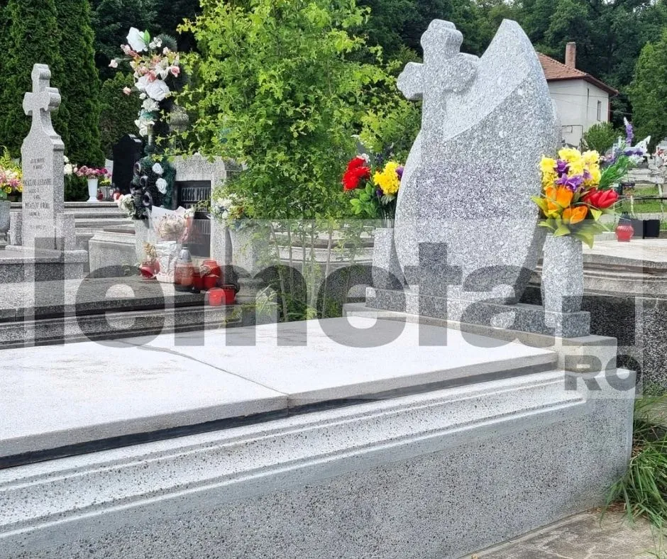 Lemeta Comexim OU1 Cruce Trifoi Monument Funerar Granit Gri Deschis