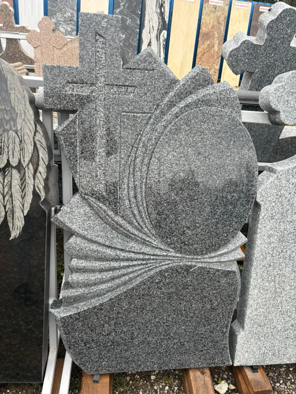 MARMURA GRANIT GN19 cruce funerara granit negru cu postament