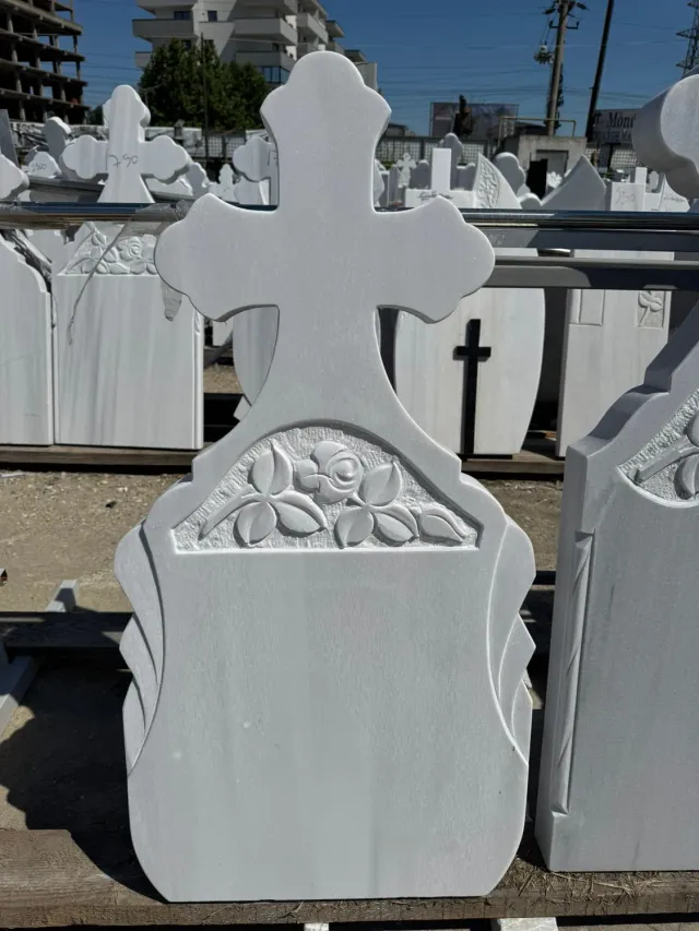 eMonumente EM 055 cruce funerara marmura trandafiri