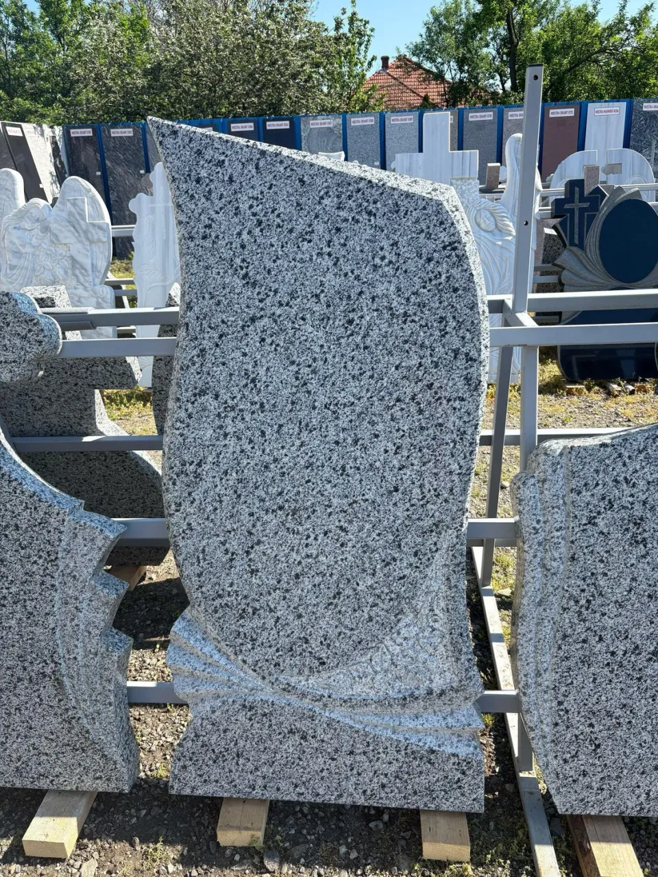 Cruce funerara granit gri GG16 cu postament si vaze