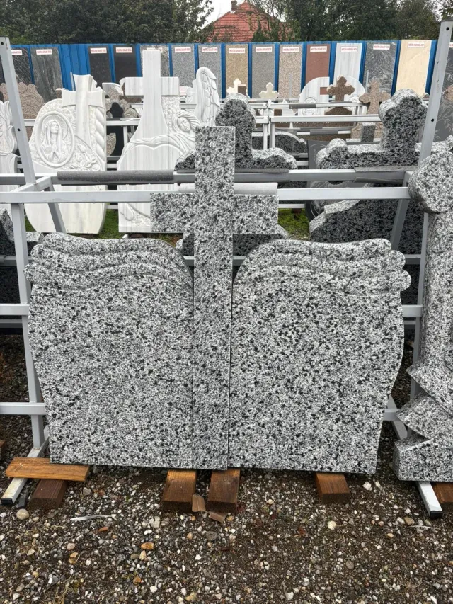 Marmura Granit GG26 cruce granit gri cu postament