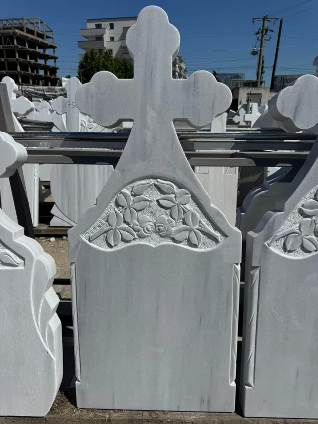 eMonumente EM 056 cruce marmură cu trandafiri