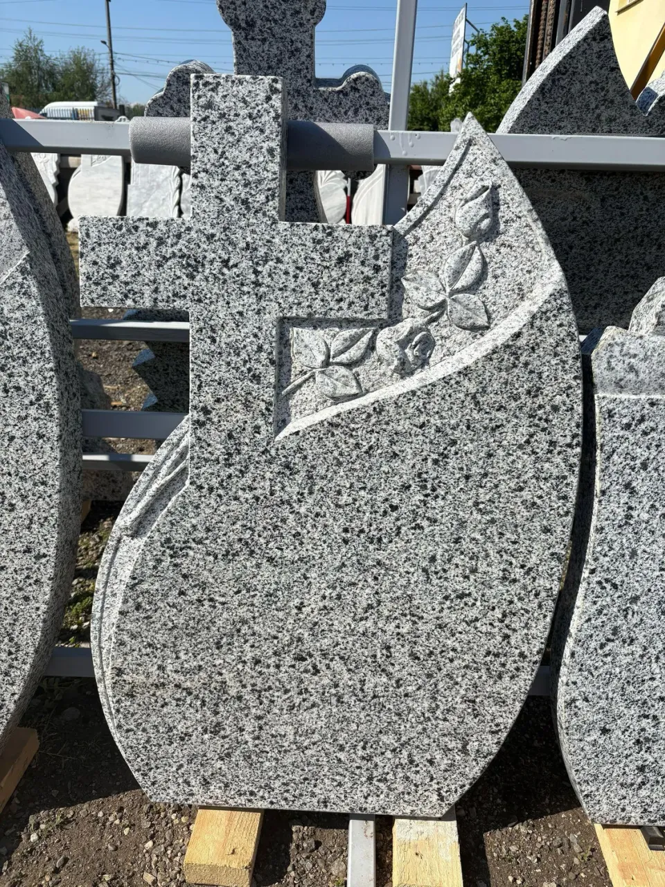 Marmura Granit GG13 cruce funerară granit gri cu vaze