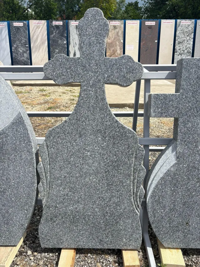 MARMURA GRANIT GN14 cruce funerara granit negru cu postament