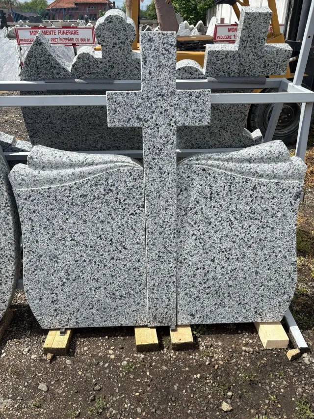 Marmura Granit GG24 cruce tripla granit gri cu vaze