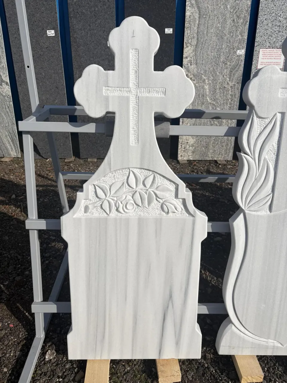 MARMURA GRANIT MA4 cruce funerara marmura alba cu vaze