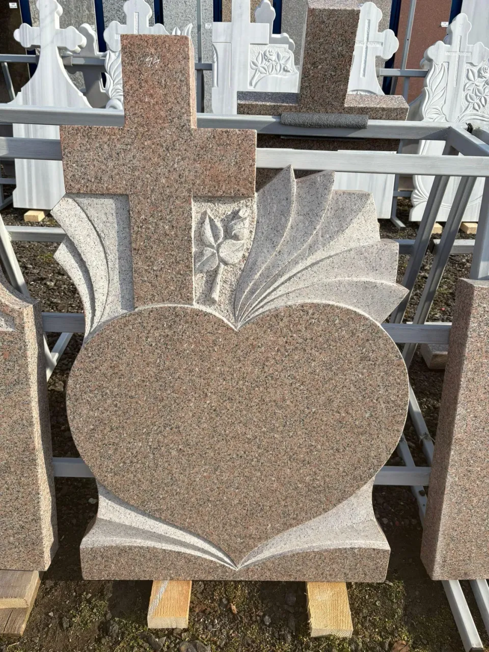 MARMURA GRANIT GR9 cruce funerara granit rosu cu vaze