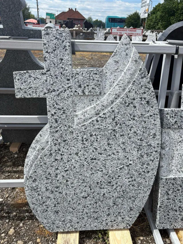 Marmura Granit GG11 cruce granit gri 105x72 postament