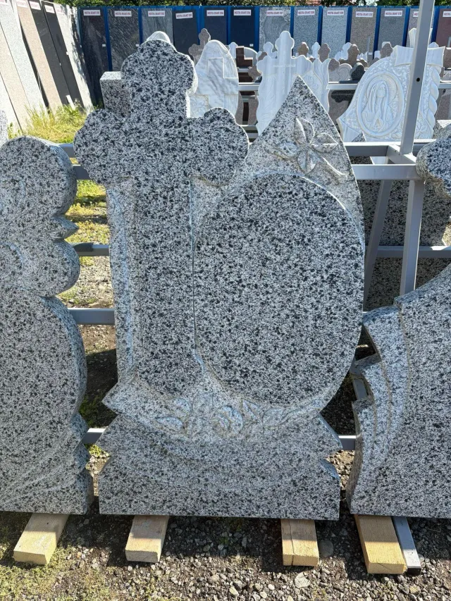 Marmura Granit GG18 cruce granit gri cu vaze