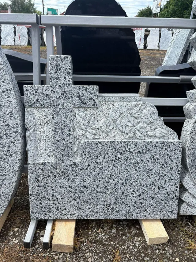 Marmura Granit GG10 cruce granit gri cu vaze
