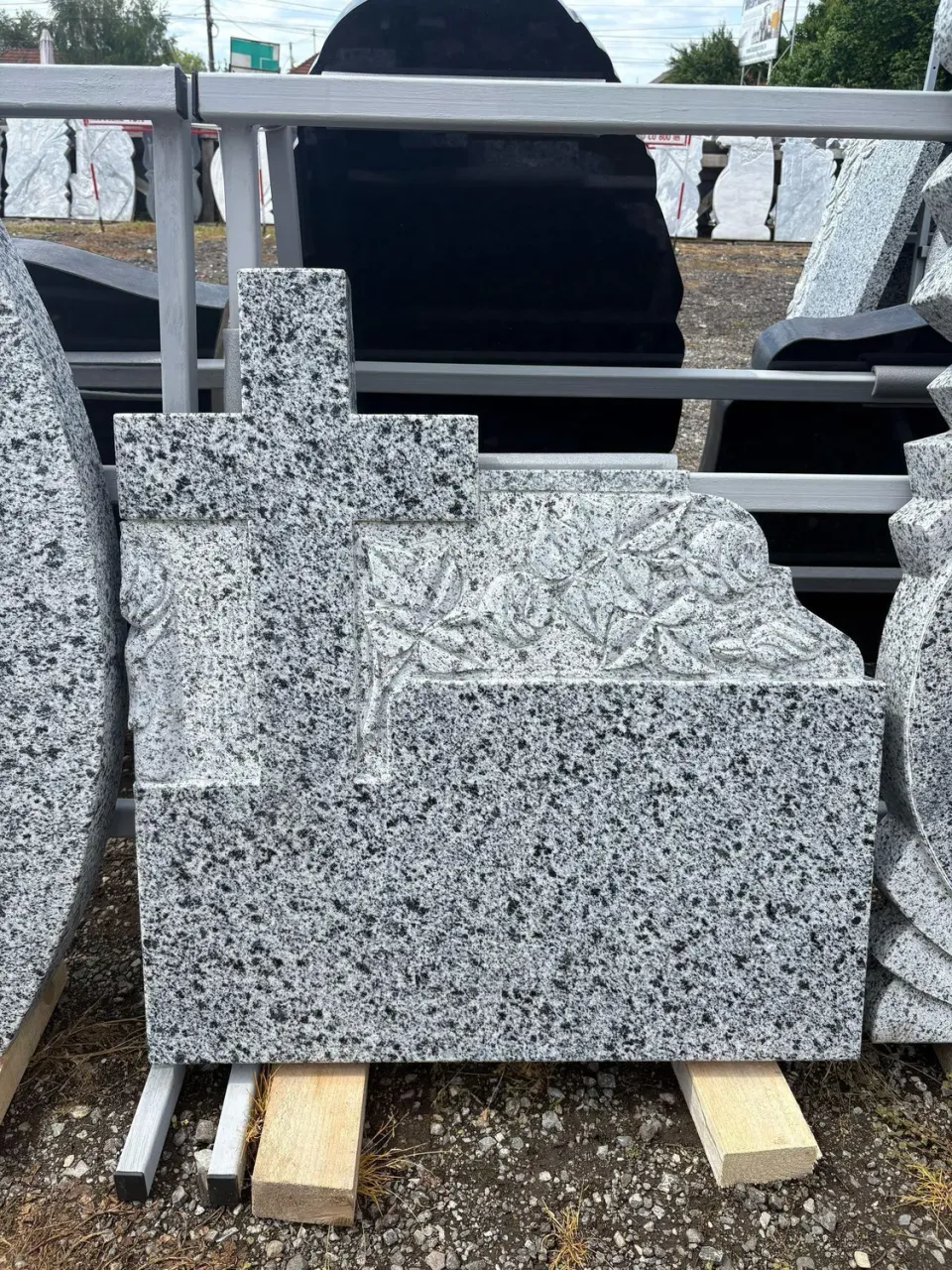 Marmura Granit GG10 cruce granit gri cu vaze
