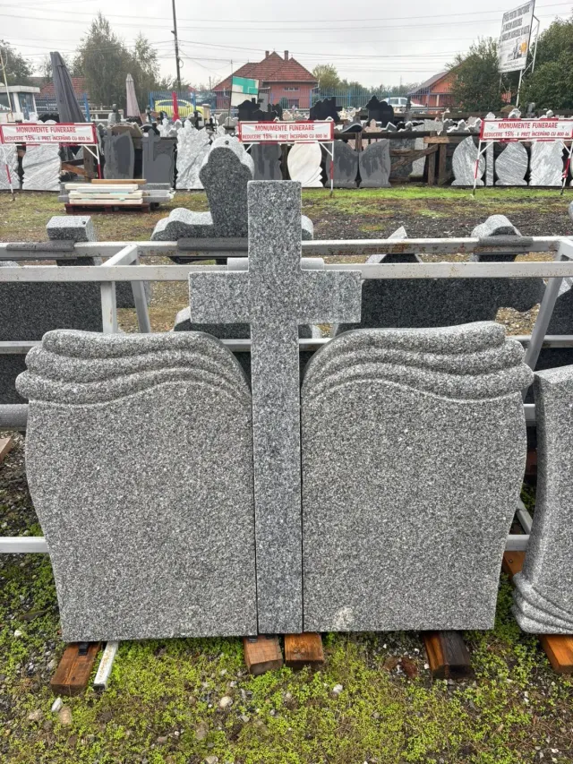MARMURA GRANIT GN17 cruce funerară granit negru cu postament